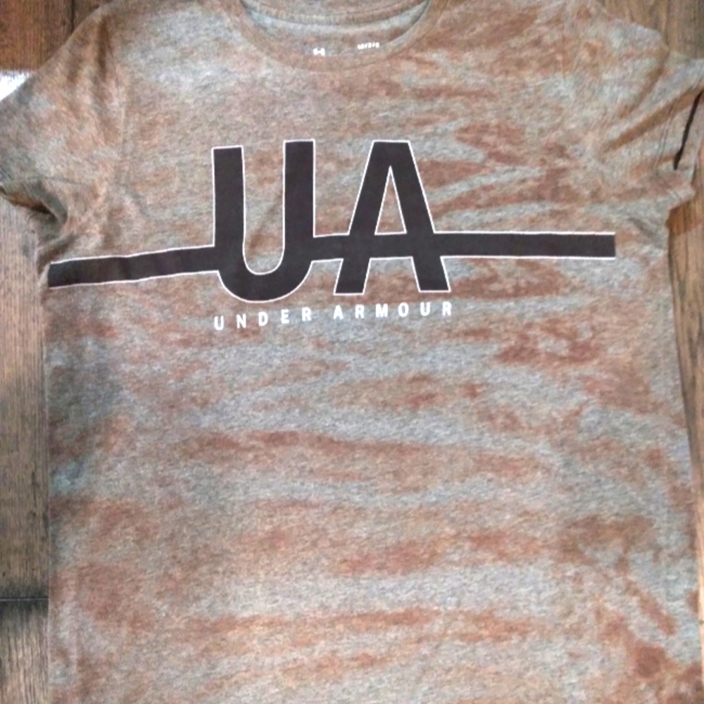Under Armor T shirt size L